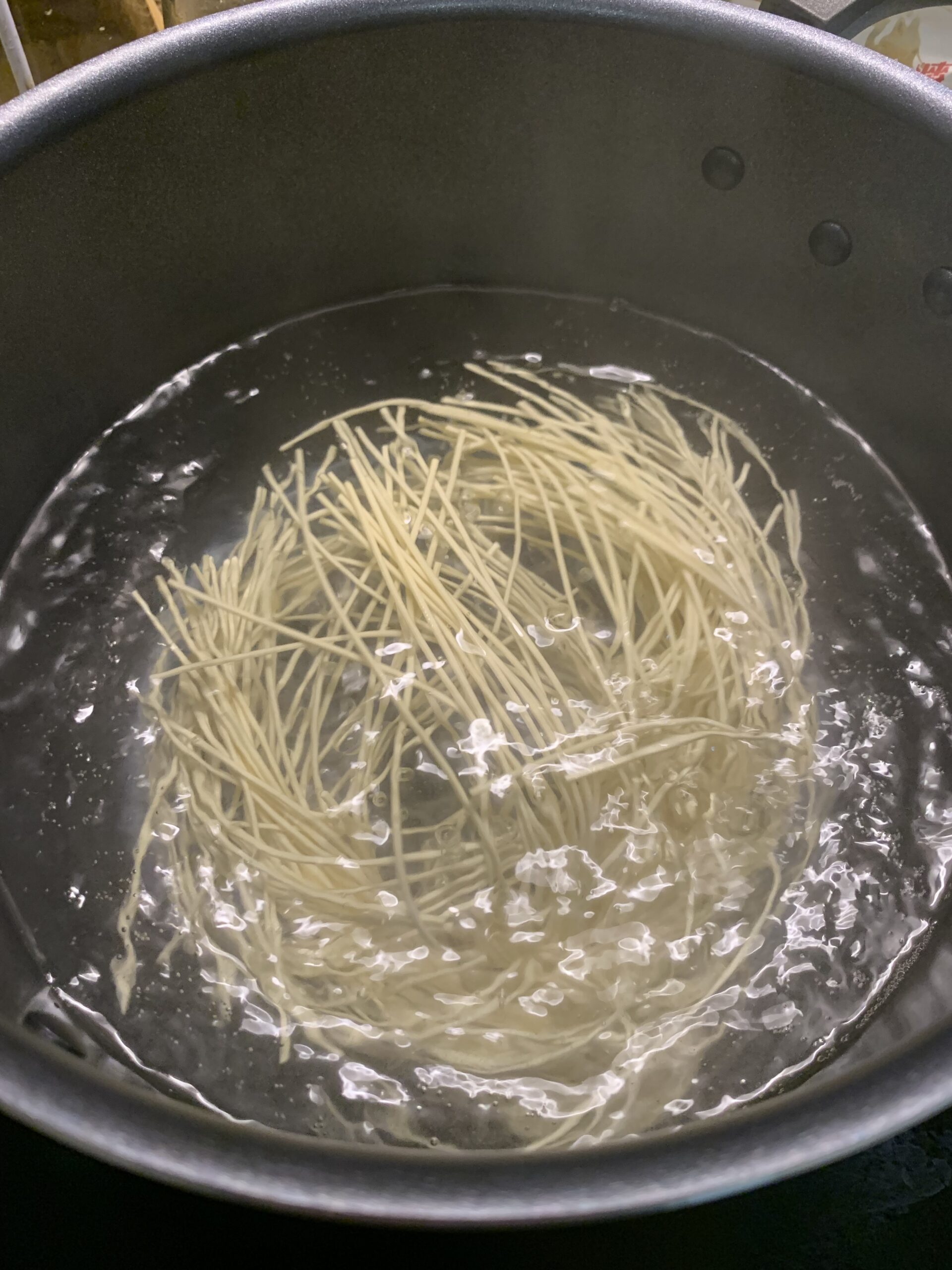 麺を茹でる2