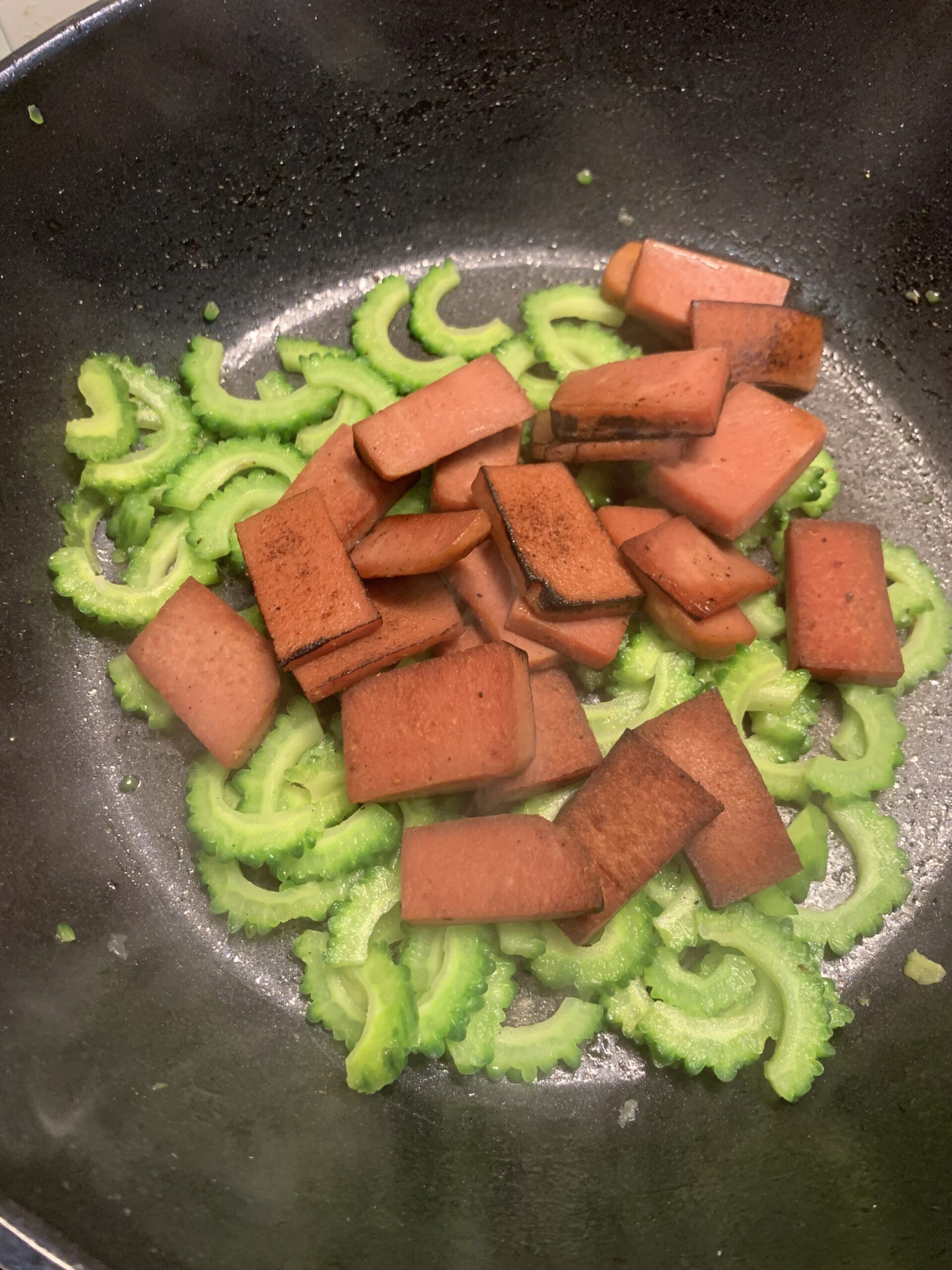 ゴーヤチャンプルーを作る